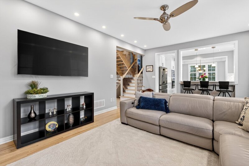 STUNNINGLY LARGE FAMILY HOME IN BURLINGTON!