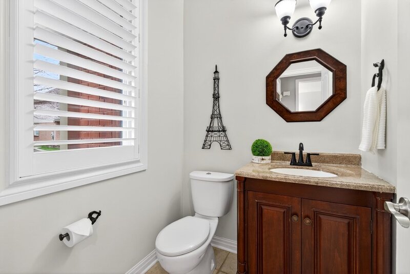 STUNNINGLY LARGE FAMILY HOME IN BURLINGTON!