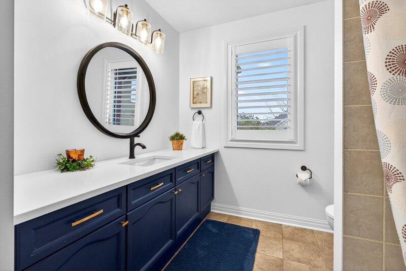 STUNNINGLY LARGE FAMILY HOME IN BURLINGTON!