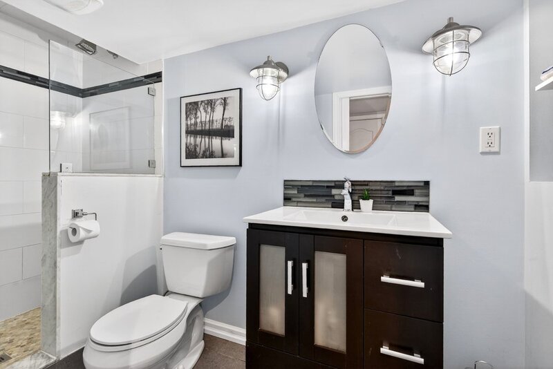 STUNNINGLY LARGE FAMILY HOME IN BURLINGTON!