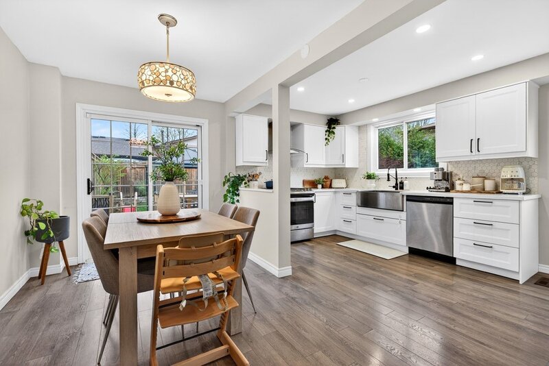 GREAT SEMI DETACHED FAMILY HOME IN BURLINGTON!