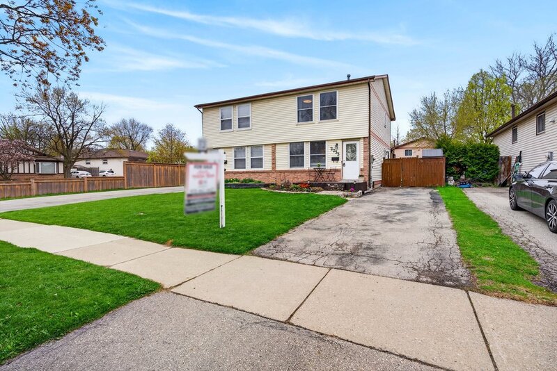 GREAT SEMI DETACHED FAMILY HOME IN BURLINGTON!