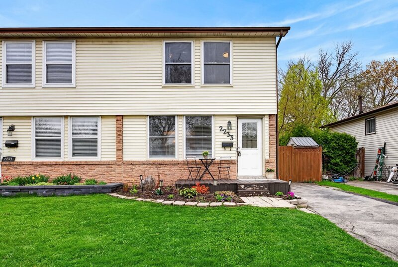 GREAT SEMI DETACHED FAMILY HOME IN BURLINGTON!