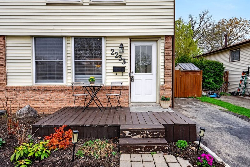GREAT SEMI DETACHED FAMILY HOME IN BURLINGTON!
