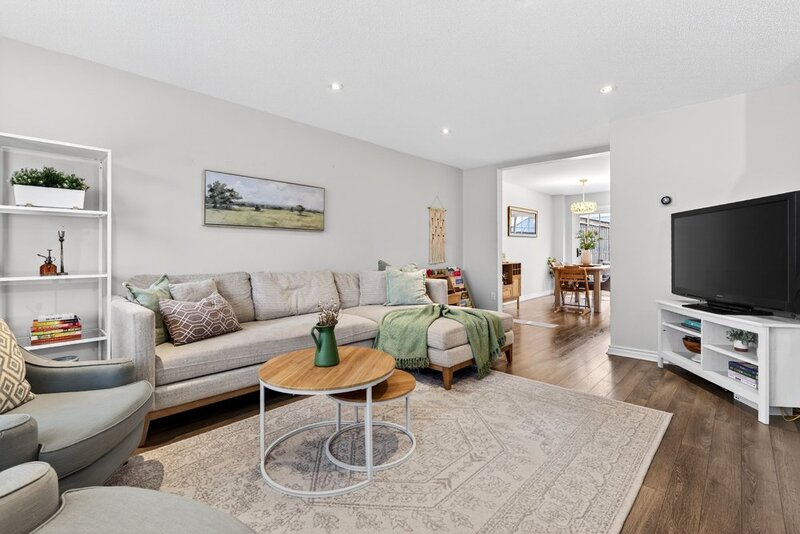 GREAT SEMI DETACHED FAMILY HOME IN BURLINGTON!