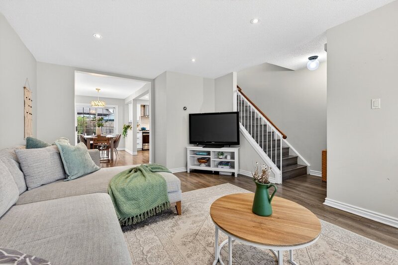 GREAT SEMI DETACHED FAMILY HOME IN BURLINGTON!