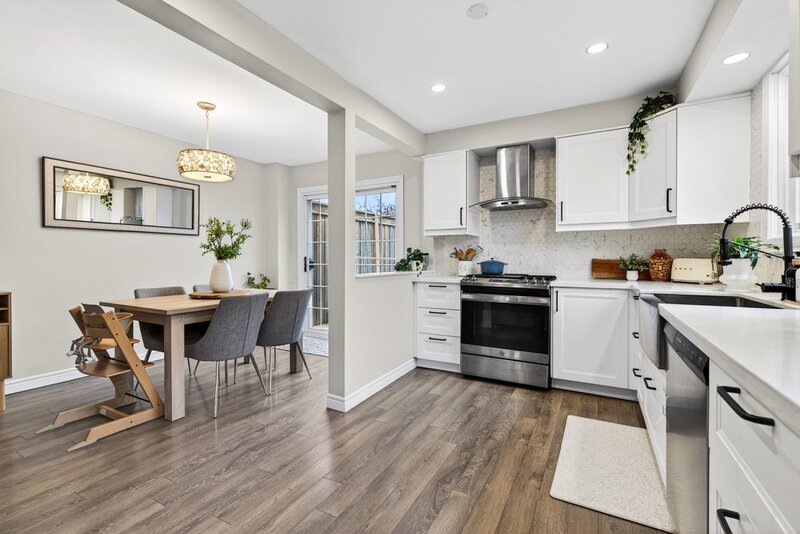GREAT SEMI DETACHED FAMILY HOME IN BURLINGTON!