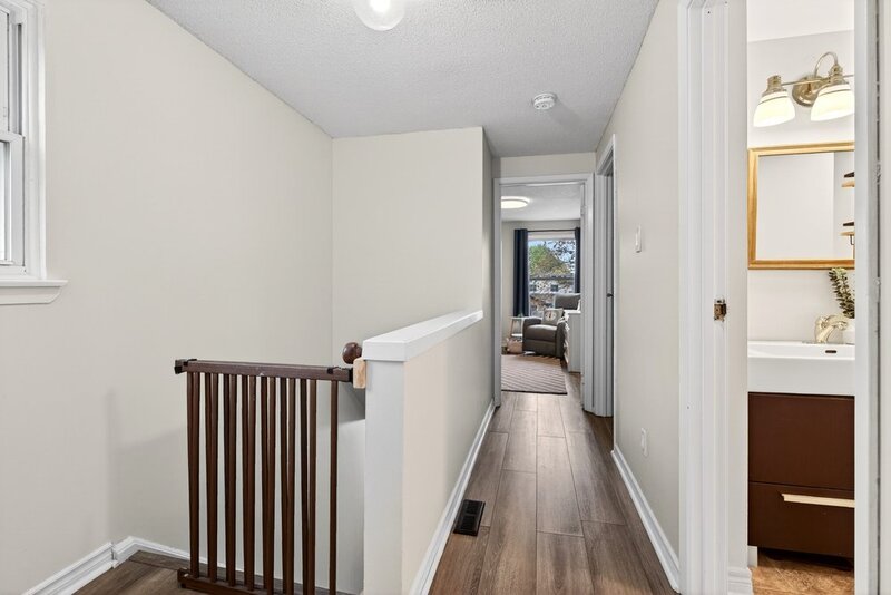 GREAT SEMI DETACHED FAMILY HOME IN BURLINGTON!