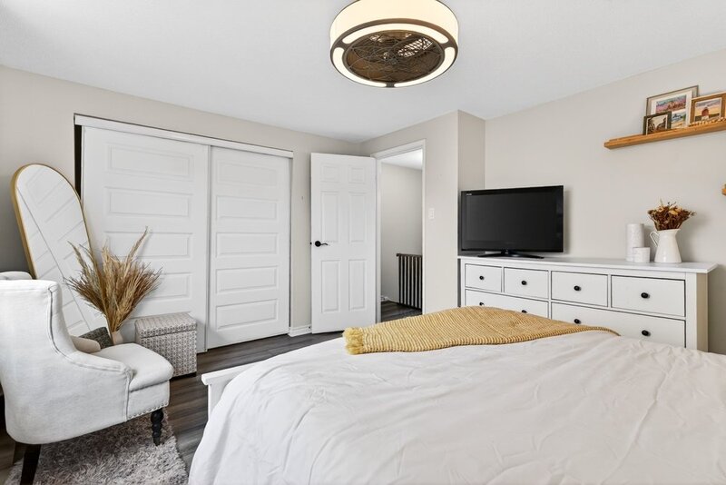 GREAT SEMI DETACHED FAMILY HOME IN BURLINGTON!