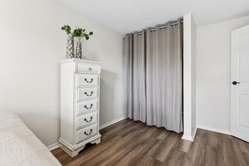GREAT SEMI DETACHED FAMILY HOME IN BURLINGTON!