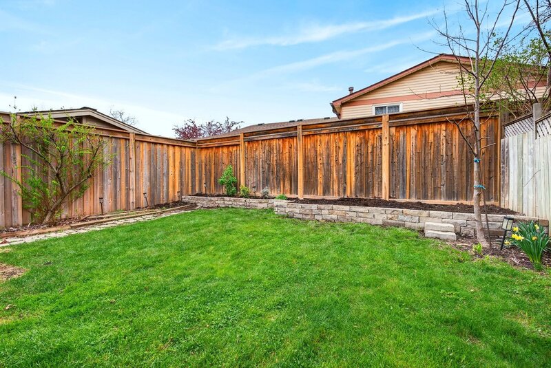 GREAT SEMI DETACHED FAMILY HOME IN BURLINGTON!