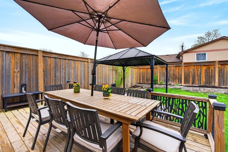 GREAT SEMI DETACHED FAMILY HOME IN BURLINGTON!