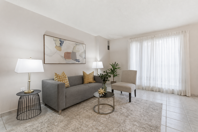 FANTASTIC LOCATION IN THIS STONEY CREEK CONDO APARTMENT!
