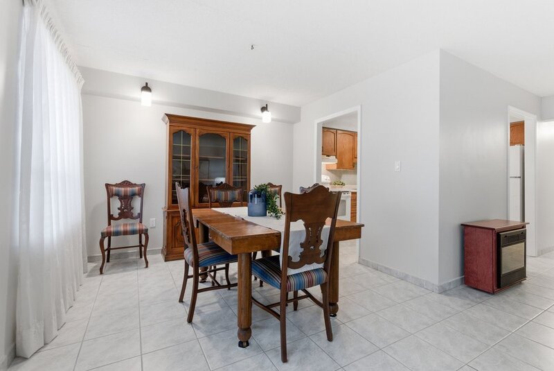 FANTASTIC LOCATION IN THIS STONEY CREEK CONDO APARTMENT!