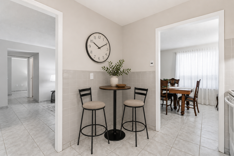 FANTASTIC LOCATION IN THIS STONEY CREEK CONDO APARTMENT!