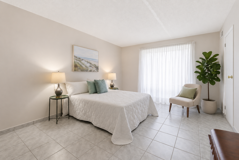 FANTASTIC LOCATION IN THIS STONEY CREEK CONDO APARTMENT!