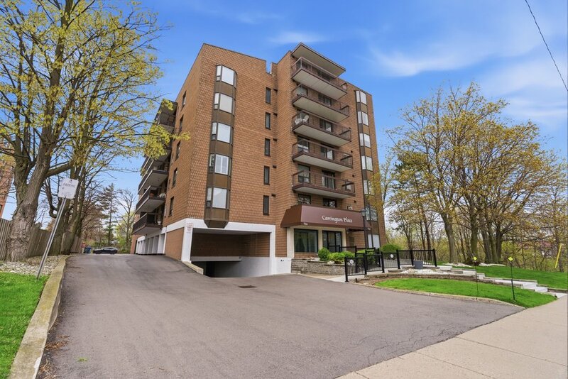 FANTASTIC LOCATION IN THIS STONEY CREEK CONDO APARTMENT!