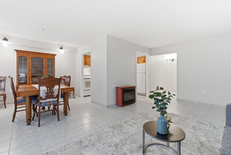 FANTASTIC LOCATION IN THIS STONEY CREEK CONDO APARTMENT!