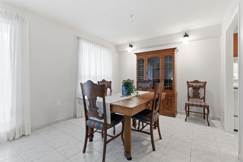 FANTASTIC LOCATION IN THIS STONEY CREEK CONDO APARTMENT!