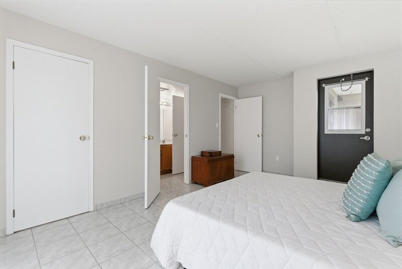 FANTASTIC LOCATION IN THIS STONEY CREEK CONDO APARTMENT!