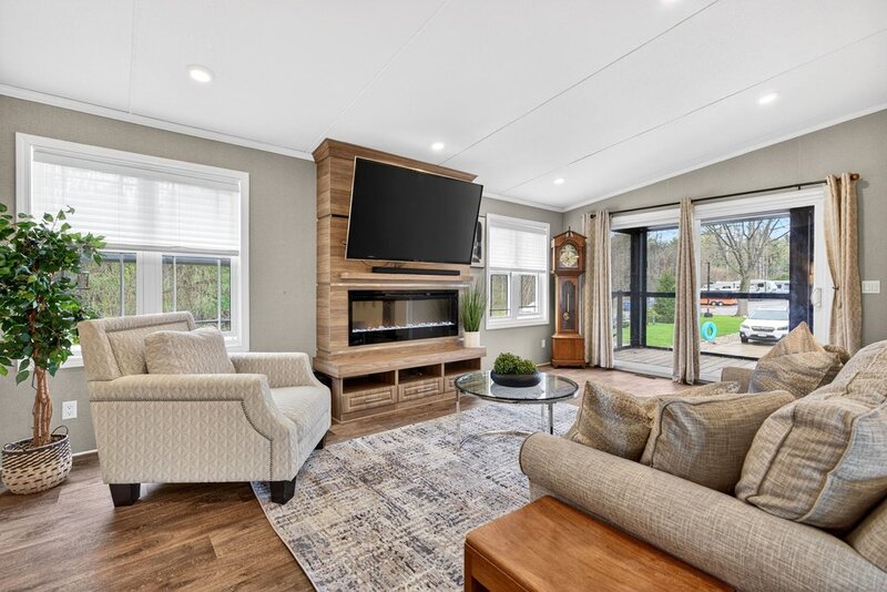 LOW MAINTENANCE LIVING IN THIS GREAT BURLINGTON COMMUNITY!