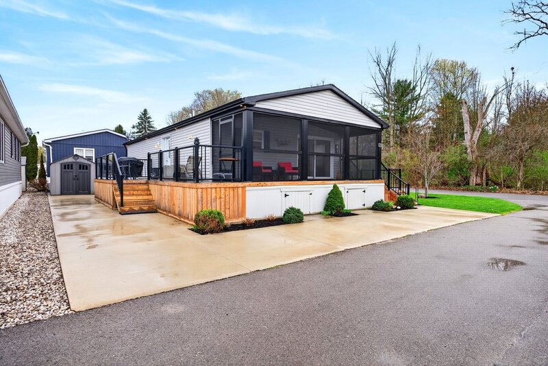 LOW MAINTENANCE LIVING IN THIS GREAT BURLINGTON COMMUNITY!