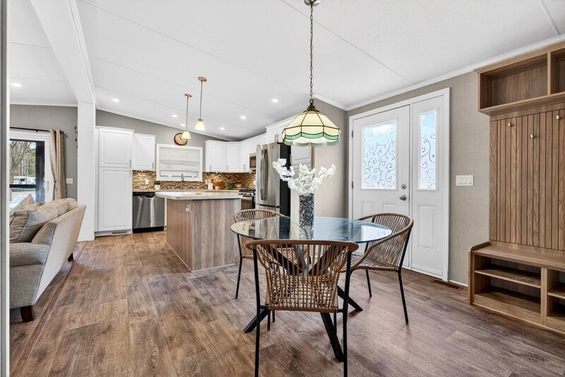 LOW MAINTENANCE LIVING IN THIS GREAT BURLINGTON COMMUNITY!