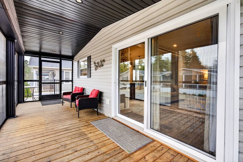 LOW MAINTENANCE LIVING IN THIS GREAT BURLINGTON COMMUNITY!