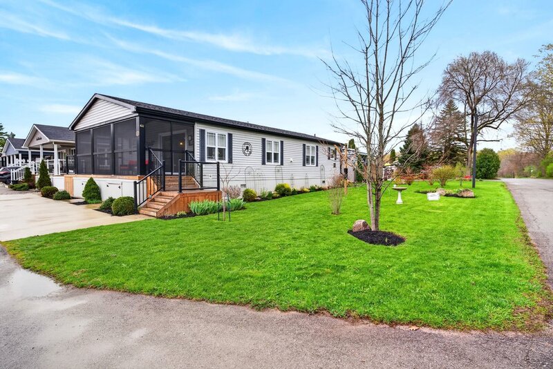 LOW MAINTENANCE LIVING IN THIS GREAT BURLINGTON COMMUNITY!