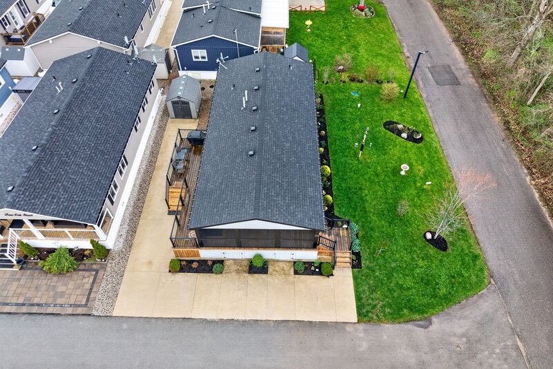 LOW MAINTENANCE LIVING IN THIS GREAT BURLINGTON COMMUNITY!