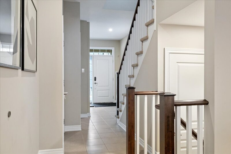 FANTASTIC END UNIT IN GRIMSBY ON THE BEACH!