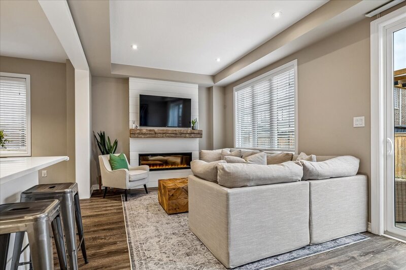 FANTASTIC END UNIT IN GRIMSBY ON THE BEACH!