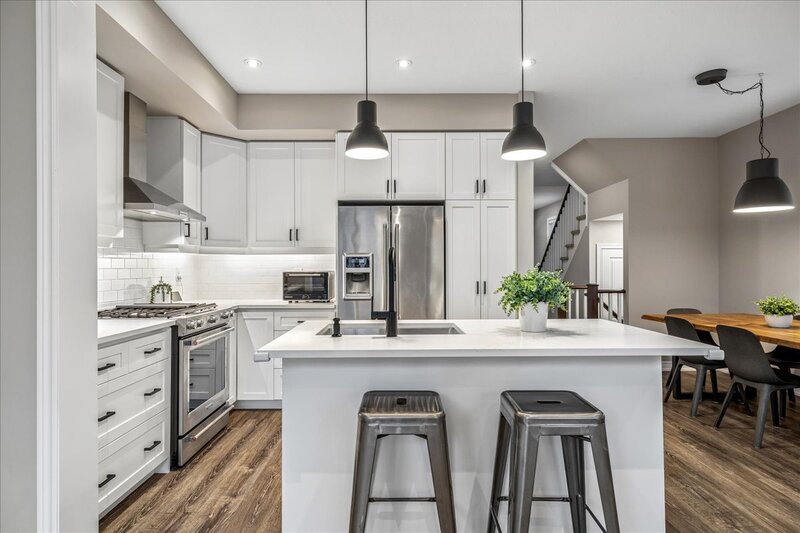 FANTASTIC END UNIT IN GRIMSBY ON THE BEACH!