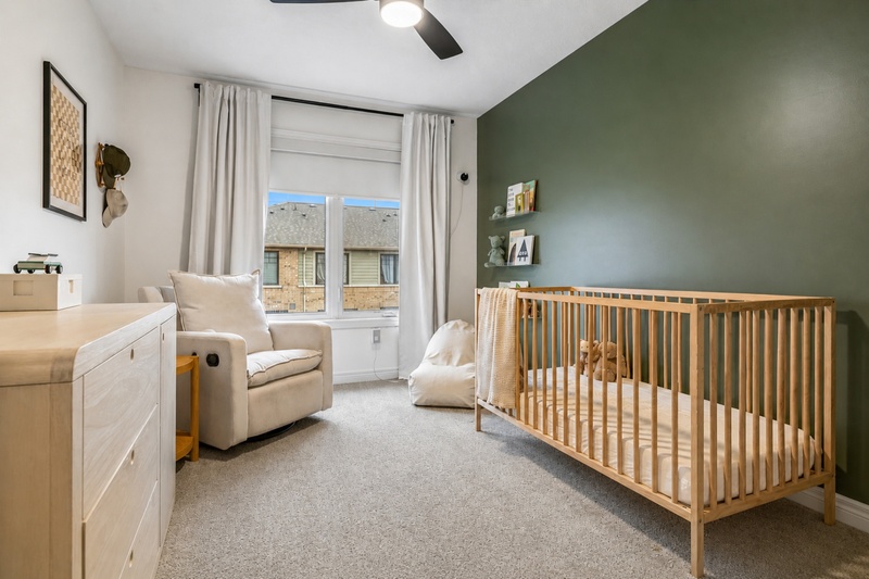 FANTASTIC END UNIT IN GRIMSBY ON THE BEACH!