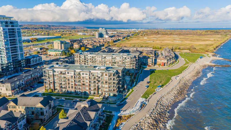 FANTASTIC END UNIT IN GRIMSBY ON THE BEACH!