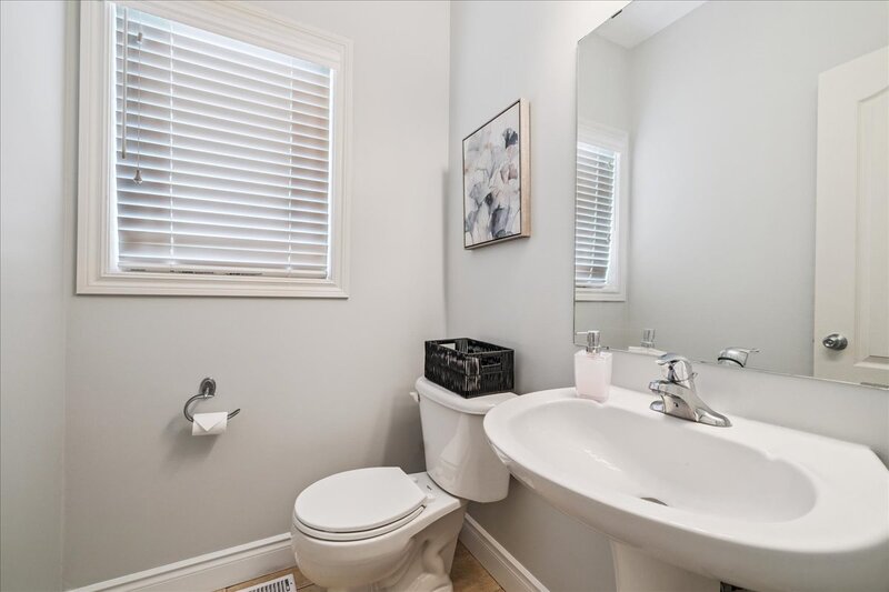 SUPER END UNIT CONDO IN BURLINGTON!