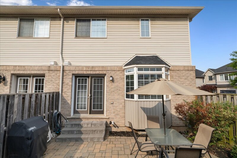 SUPER END UNIT CONDO IN BURLINGTON!