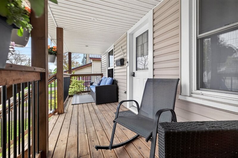 CHARMING 1.5 STORY HOME IN DUNNVILLE!
