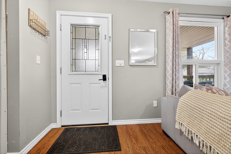 CHARMING 1.5 STORY HOME IN DUNNVILLE!