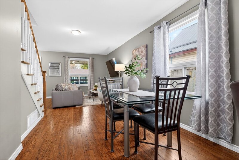 CHARMING 1.5 STORY HOME IN DUNNVILLE!