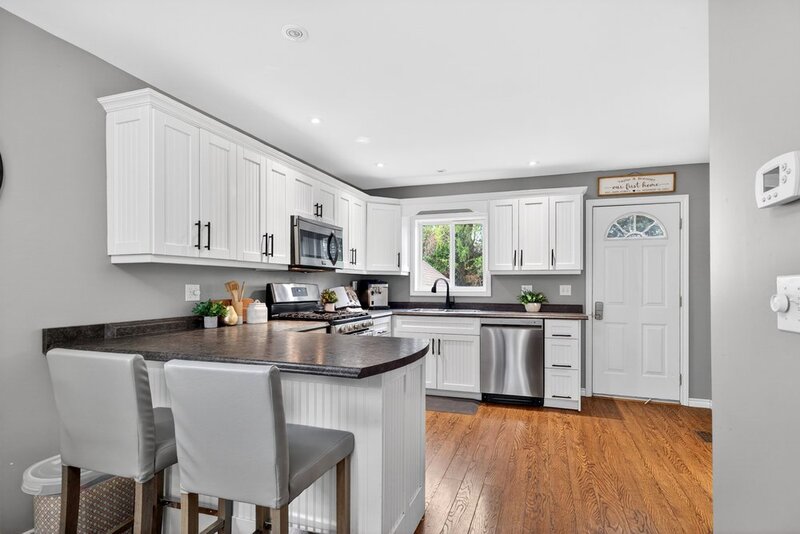 CHARMING 1.5 STORY HOME IN DUNNVILLE!