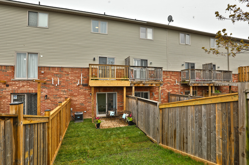 BEAUTIFULLY MAINTAINED TOWNHOME FOR LEASE IN WINONA!