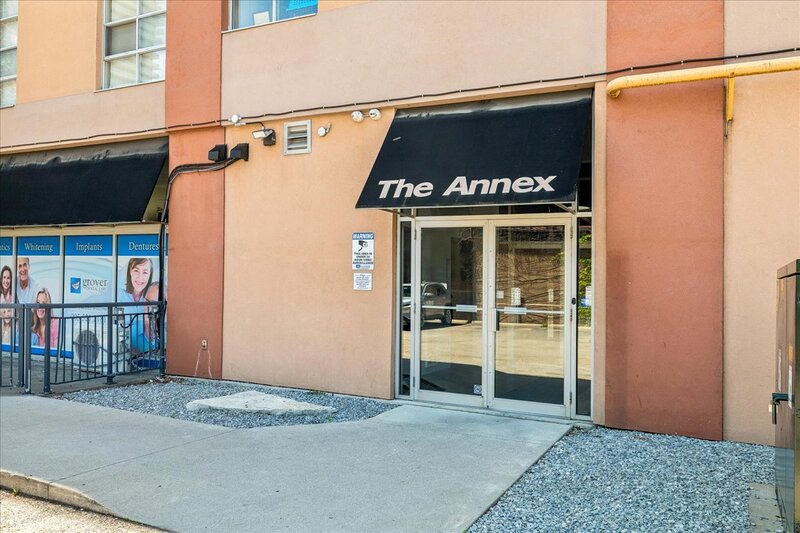 CONVENIENT APARTMENT IN CENTRAL DOWNTOWN HAMILTON!