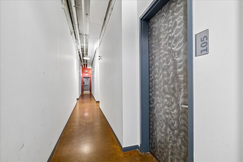 CONVENIENT APARTMENT IN CENTRAL DOWNTOWN HAMILTON!