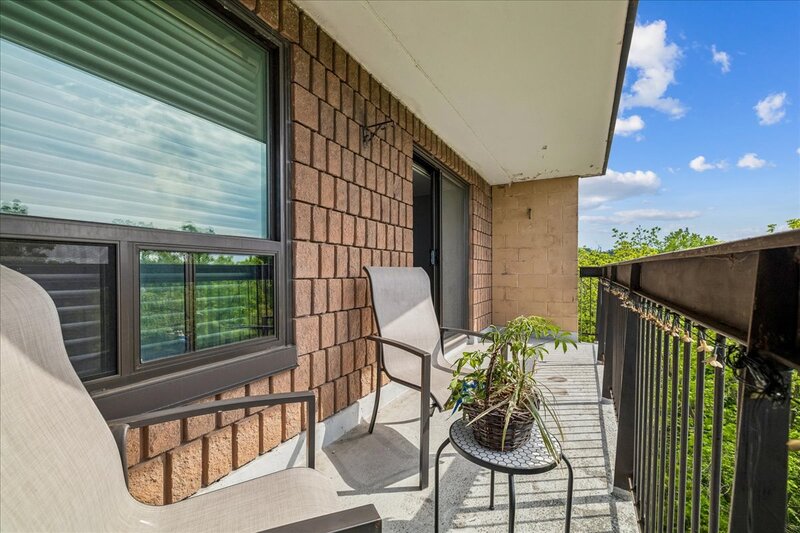 LARGE UNIT IN QUIET STONEY CREEK BUILDING!