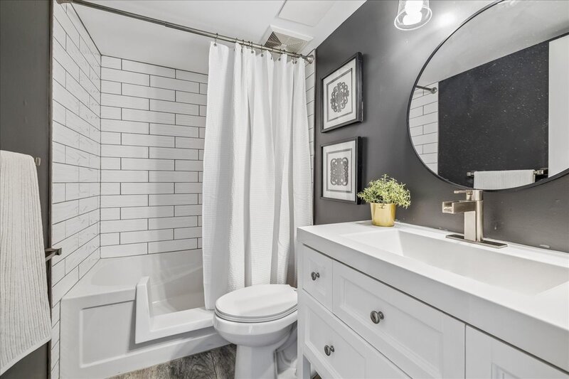 LARGE UNIT IN QUIET STONEY CREEK BUILDING!