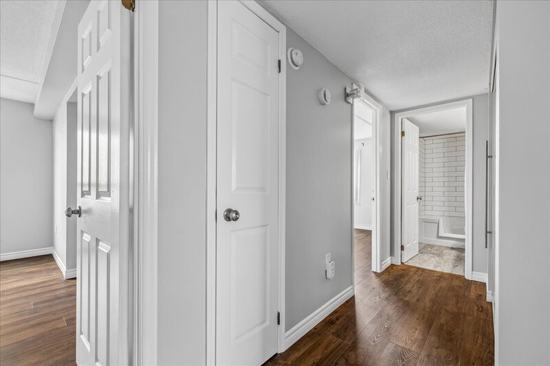 LARGE UNIT IN QUIET STONEY CREEK BUILDING!