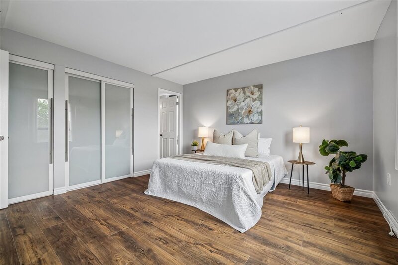 LARGE UNIT IN QUIET STONEY CREEK BUILDING!