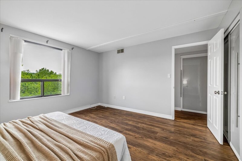 LARGE UNIT IN QUIET STONEY CREEK BUILDING!