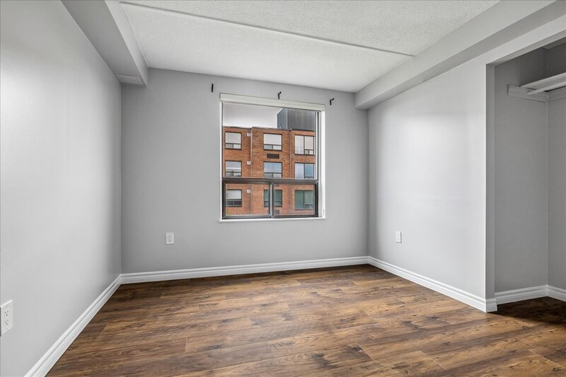 LARGE UNIT IN QUIET STONEY CREEK BUILDING!